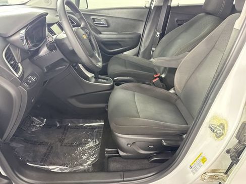 Used 2017 Chevrolet Trax LS AWD/4WD image 4