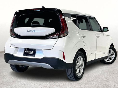 Used 2025 Kia Soul LX image 2