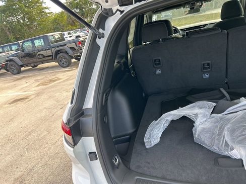 New 2025 Jeep Grand Cherokee Laredo X image 30