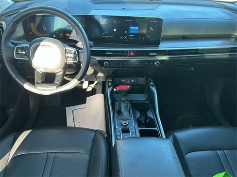 Used 2025 Kia Sorento S w/ Panoramic Sunroof Package image 13