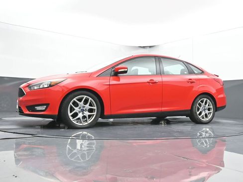 Used 2015 Ford Focus SE w/ Equipment Group 201A FWD image 29