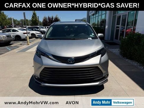 Used 2025 Toyota Sienna XLE FWD image 2
