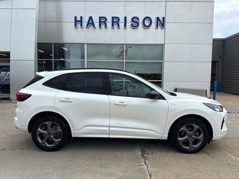 Used 2023 Ford Escape ST-Line w/ Tech Pack #1 AWD/4WD image 4