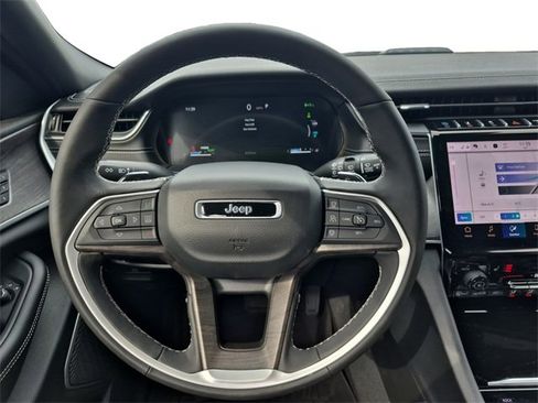 Used 2025 Jeep Grand Cherokee Limited 4xe image 12