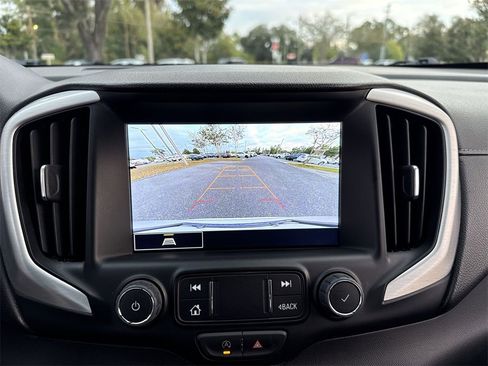 Used 2024 GMC Terrain SLT image 24