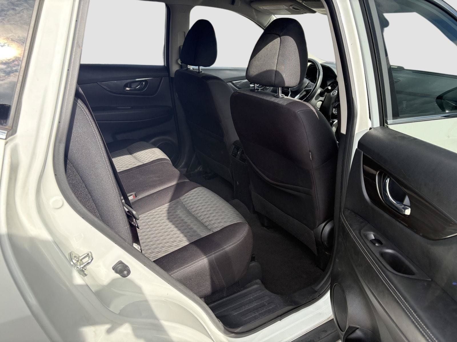Used 2020 Nissan Rogue SV FWD image 21