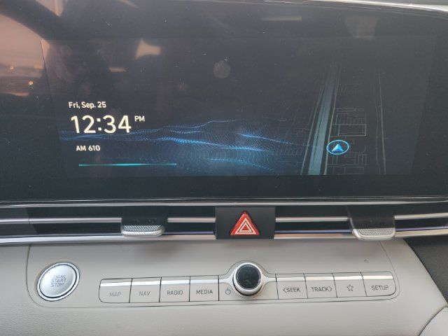 Used 2025 Hyundai Elantra Limited FWD image 15
