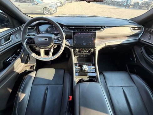 Used 2023 Jeep Grand Cherokee Overland w/ Luxury Tech Group IV image 30