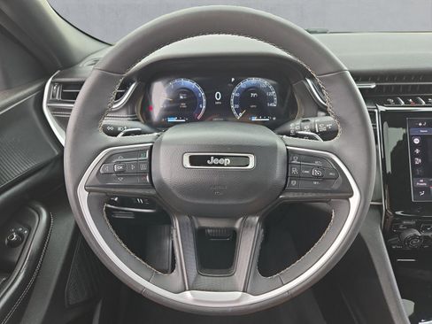 Used 2023 Jeep Grand Cherokee L Laredo image 13