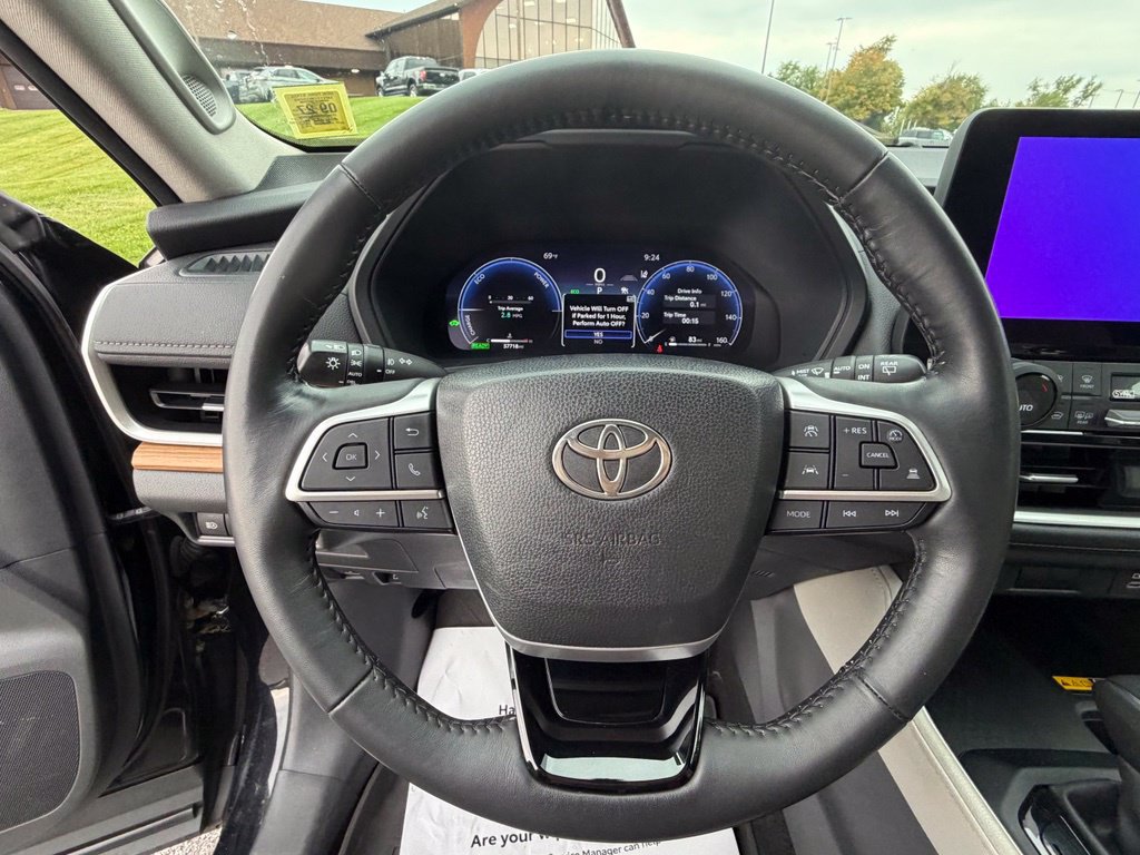 Used 2024 Toyota Grand Highlander AWD Hybrid image 28