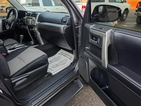 Used 2018 Toyota 4Runner SR5 AWD/4WD image 16