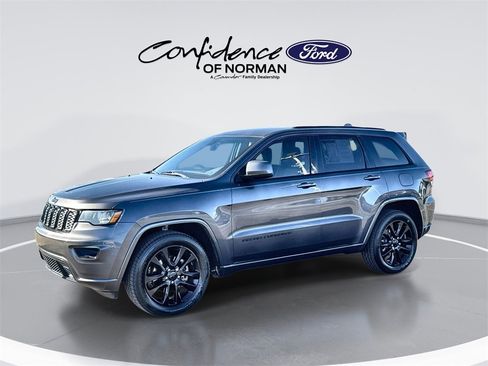 Used 2019 Jeep Grand Cherokee Altitude image 4