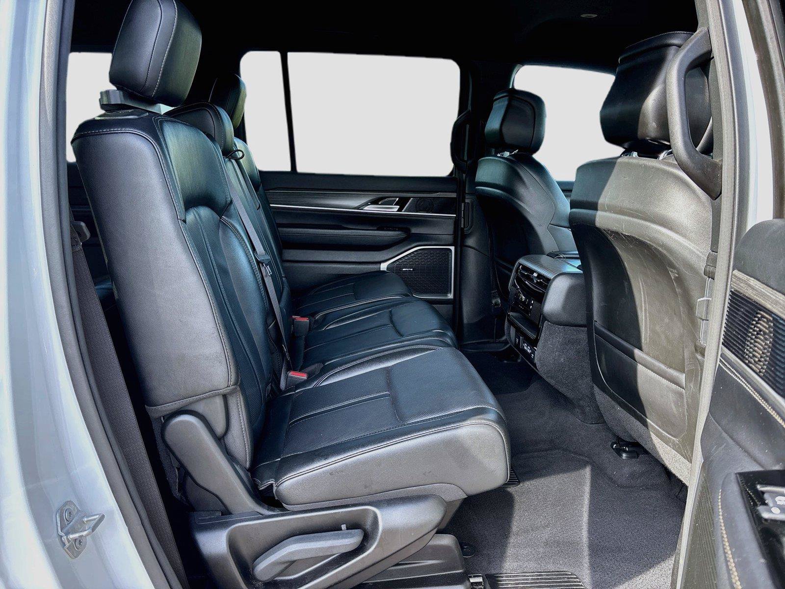 Used 2024 Jeep Wagoneer Series II w/ Flexible Seating Group RWD image 29