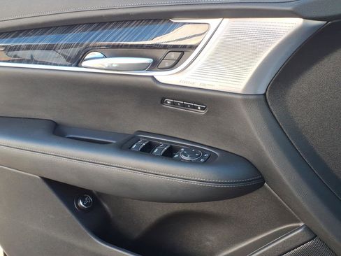 Used 2023 Cadillac XT6 Premium Luxury w/ Technology Package image 15