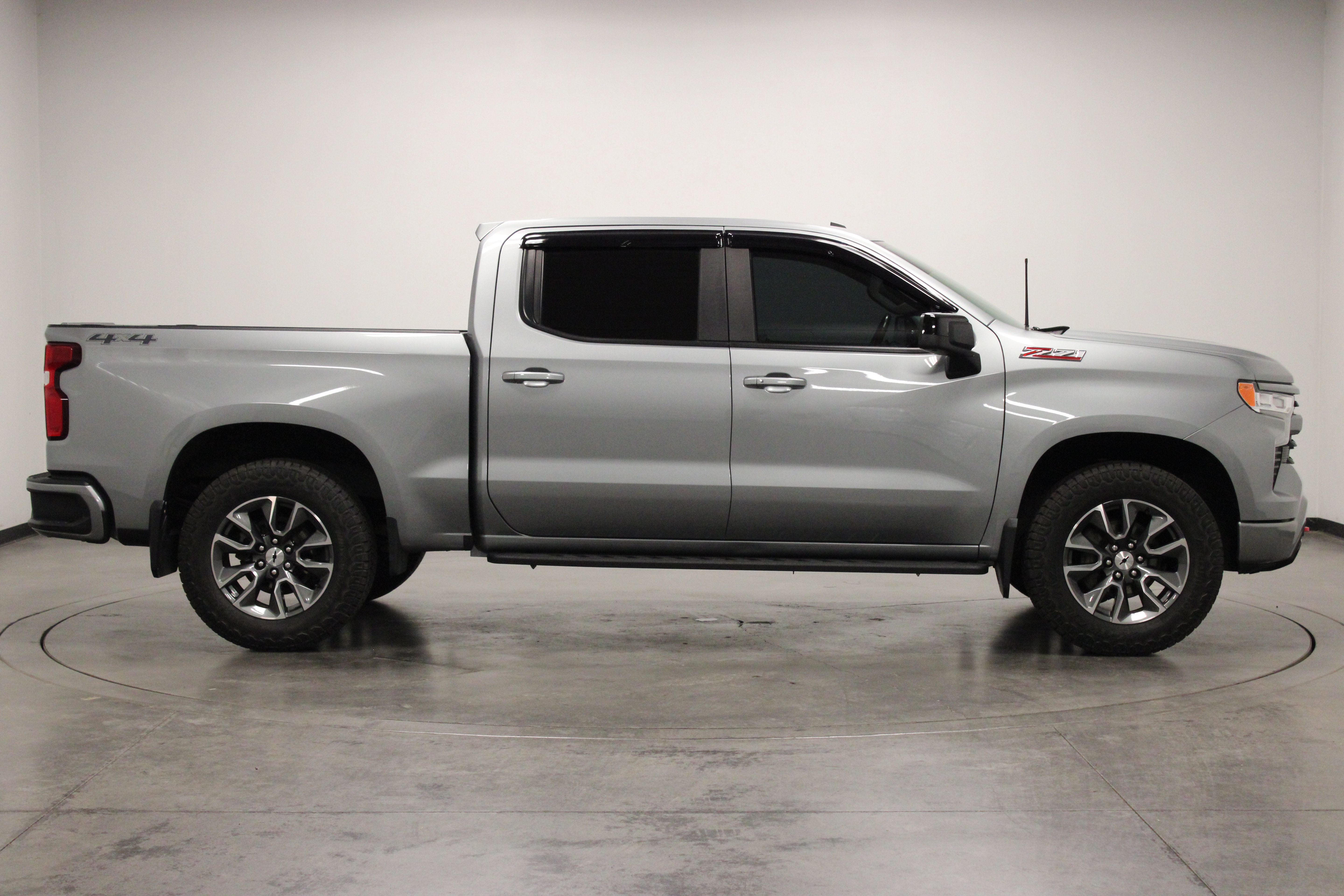 Used 2024 Chevrolet Silverado 1500 RST AWD/4WD image 9