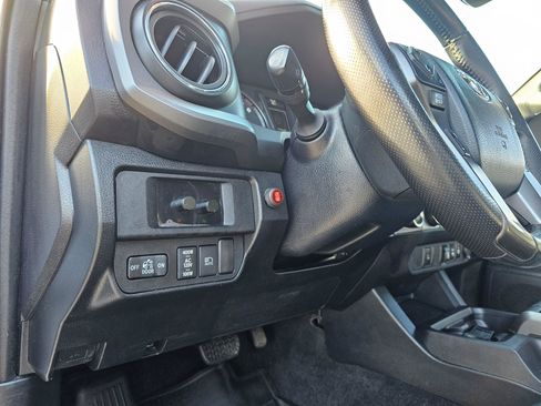 Used 2019 Toyota Tacoma TRD Off-Road image 22