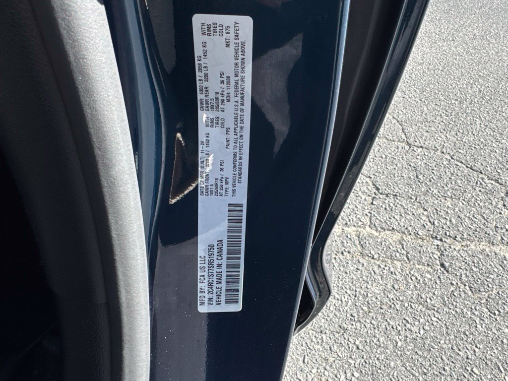 Used 2025 Chrysler Pacifica Premium FWD image 29