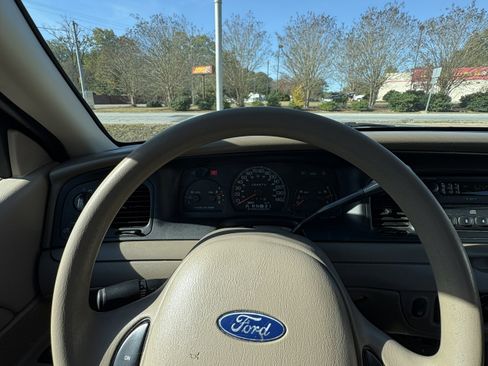 Used 2004 Ford Crown Victoria Police Interceptor image 12