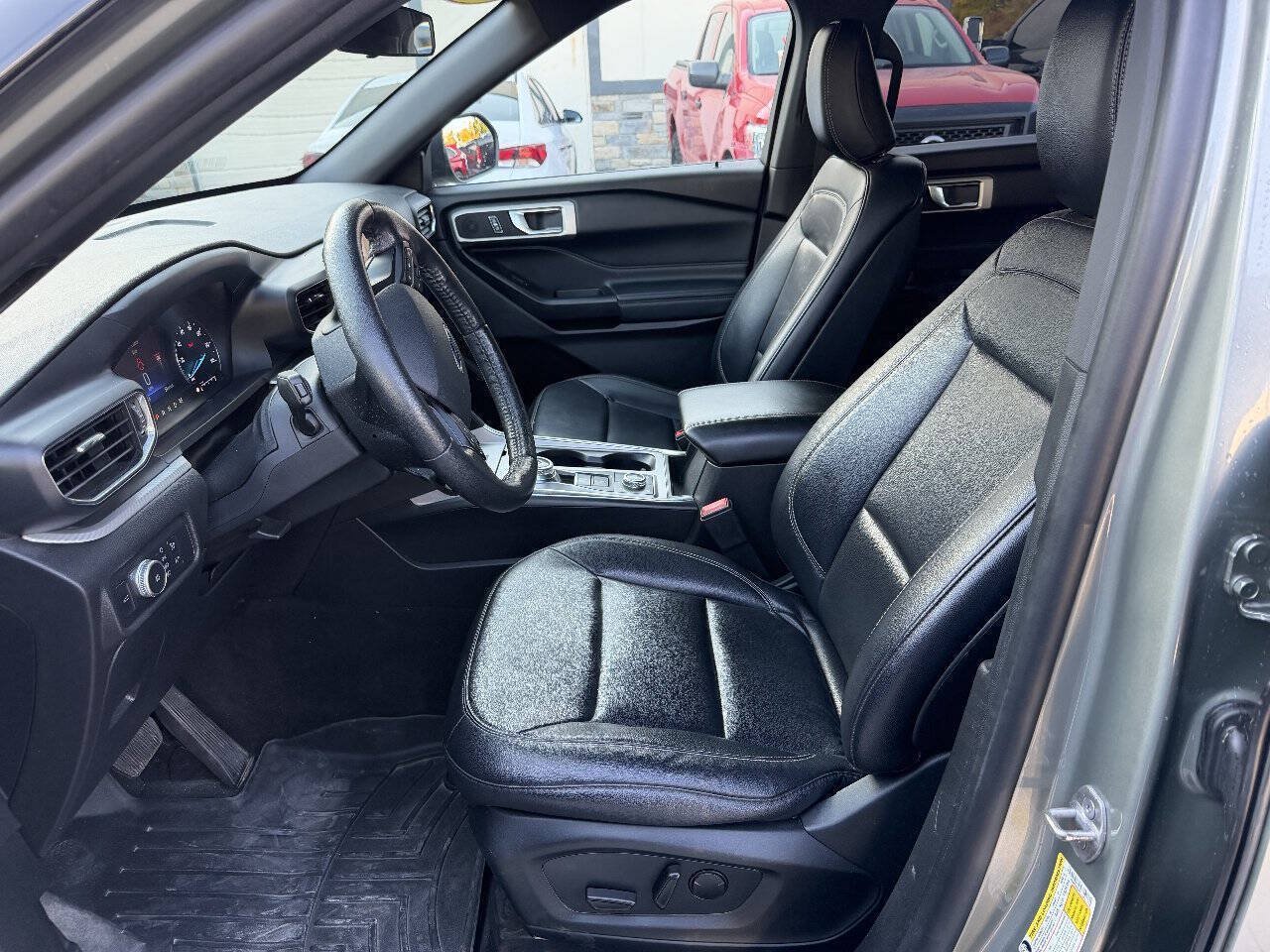 Used 2020 Ford Explorer XLT w/ Equipment Group 202A AWD/4WD image 23