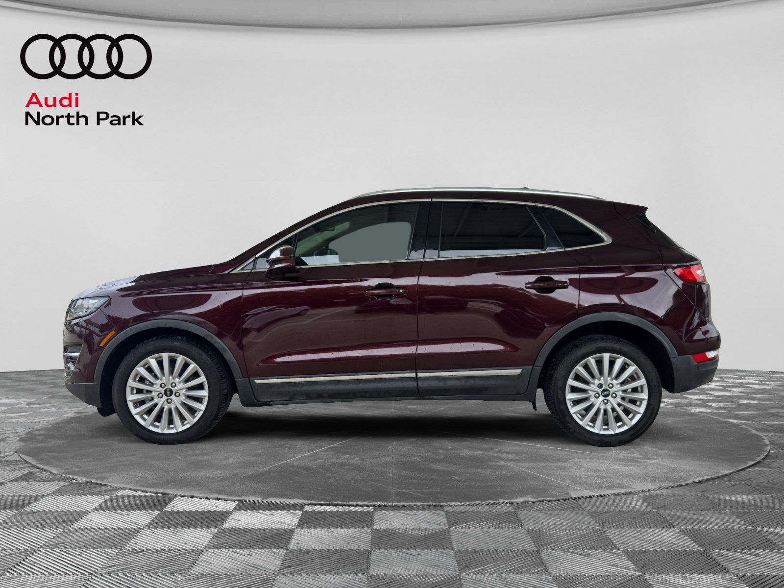 Used 2019 Lincoln MKC Premiere FWD image 2