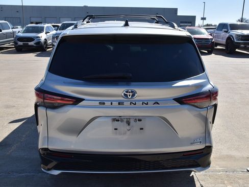 Used 2023 Toyota Sienna XSE w/ XSE Plus Package image 8