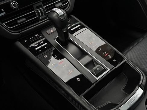 Certified 2023 Porsche Macan image 29