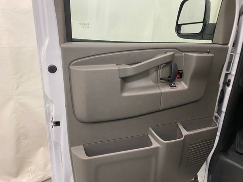 Used 2025 GMC Savana 3500 LT w/ LT Preferred Equipment Group RWD image 10