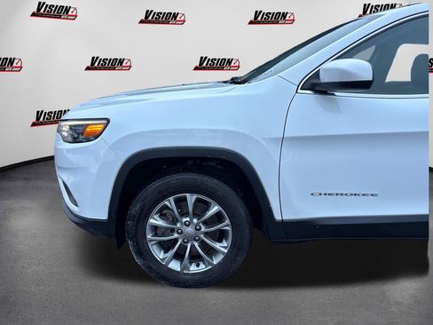 Used 2019 Jeep Cherokee Latitude Plus w/ Cold Weather Group image 12