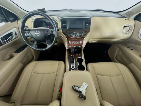 Used 2020 Nissan Pathfinder Platinum image 10