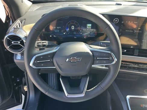 New 2026 Chevrolet Equinox ACTIV w/ Convenience Package III FWD image 17