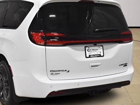 New 2026 Chrysler Pacifica Limited w/ S Appearance Package AWD/4WD image 38