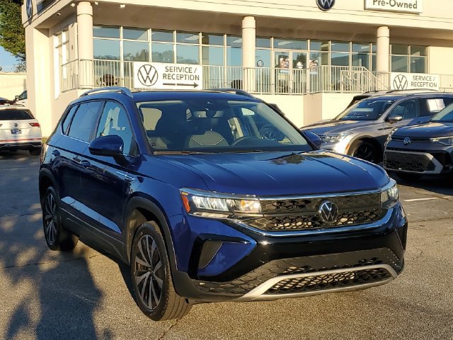 Certified 2023 Volkswagen Taos SE w/ Panoramic Sunroof Package FWD image 3