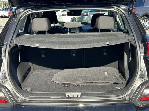 Used 2021 Hyundai Kona SE image 12