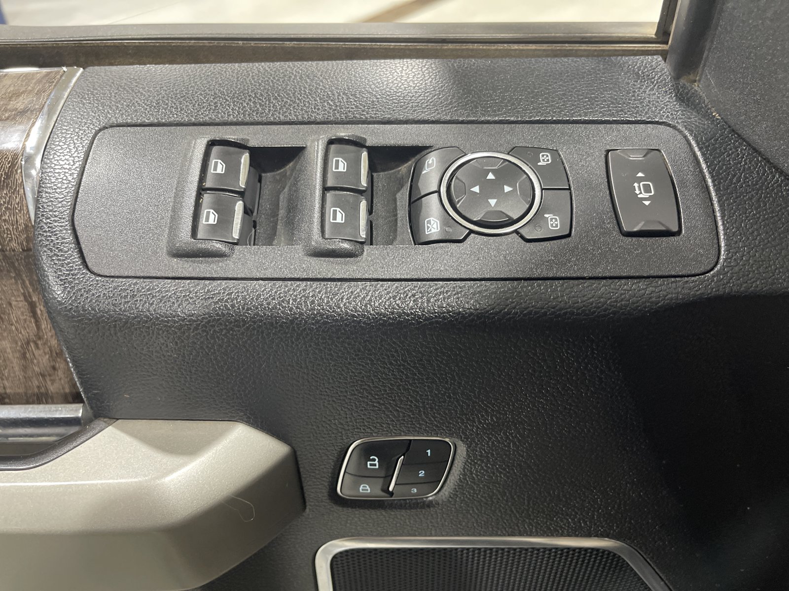 Used 2017 Ford F250 Lariat w/ Chrome Package AWD/4WD image 28