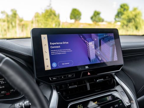 Certified 2024 Toyota Venza Limited AWD/4WD image 31