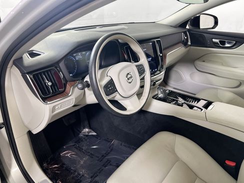 Used 2022 Volvo S60 T8 R-Design Expression w/ Premium Package image 9