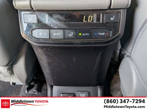 Used 2023 Toyota Highlander Platinum AWD/4WD image 30