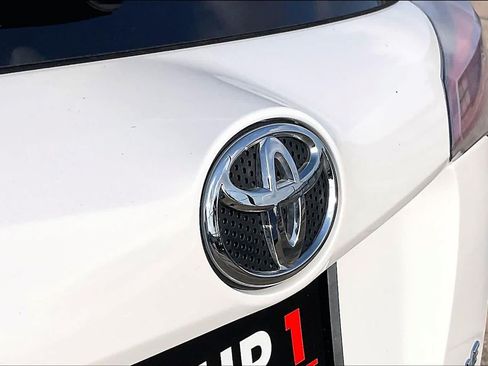 Used 2018 Toyota RAV4 LE FWD image 31