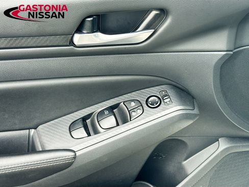Used 2025 Nissan Altima 2.5 SV FWD image 23