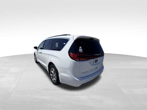 Used 2022 Chrysler Pacifica Limited FWD image 4