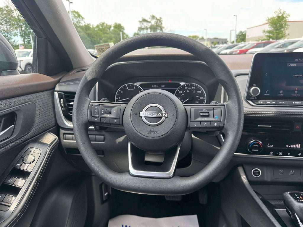 Used 2022 Nissan Rogue SV AWD/4WD image 14