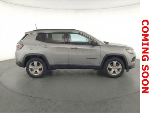 Used 2022 Jeep Compass Latitude image 8