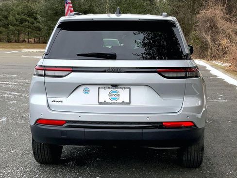 Certified 2025 Jeep Grand Cherokee Altitude image 4