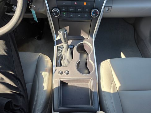 Used 2016 Toyota Camry LE image 12