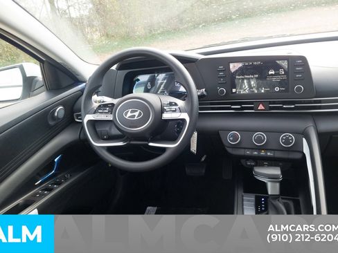 Certified 2026 Hyundai Elantra SE FWD image 19