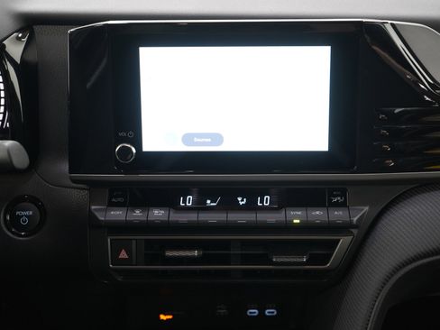 Used 2025 Toyota Camry SE image 14