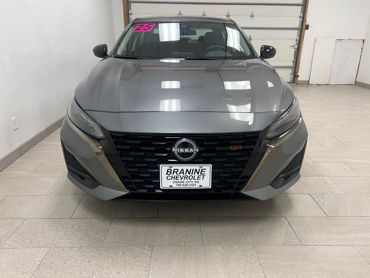 Used 2025 Nissan Altima 2.5 SR FWD image 10