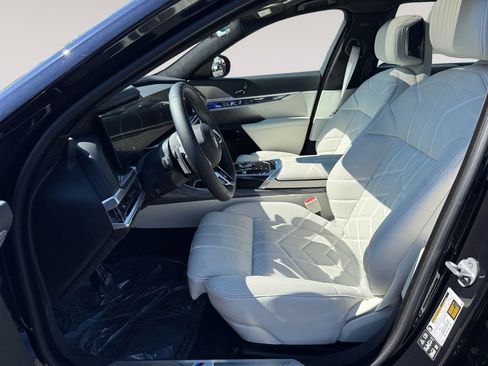 Certified 2025 BMW 760i xDrive w/ Executive Package image 9