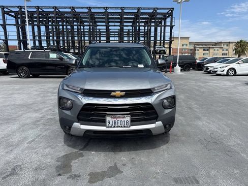 Used 2023 Chevrolet TrailBlazer LT w/ Convenience Package FWD image 2