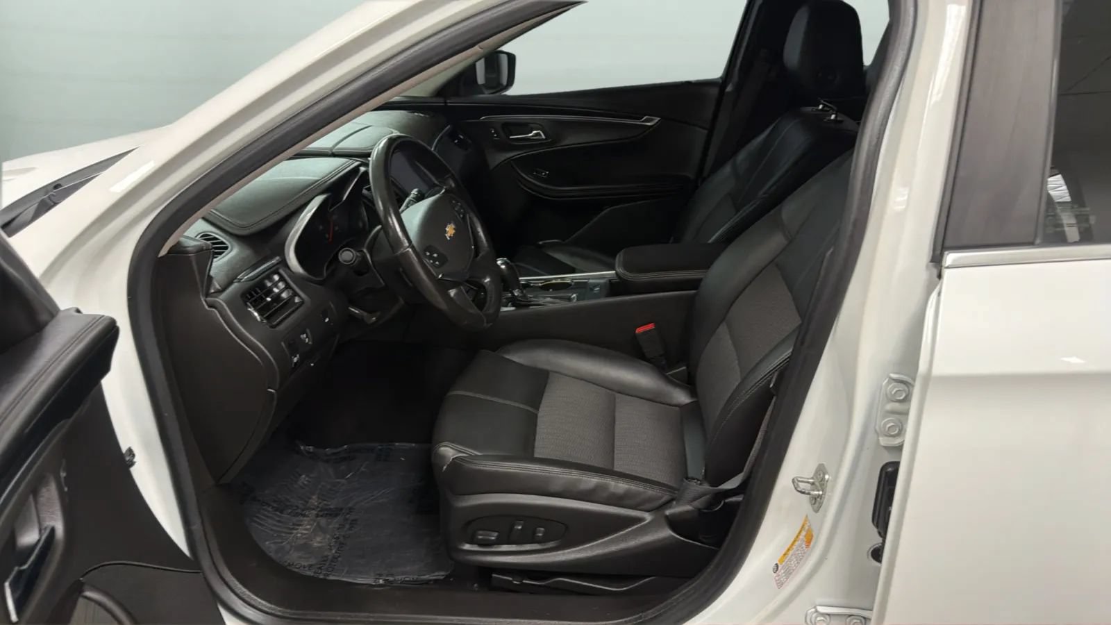 Used 2019 Chevrolet Impala LT FWD image 21